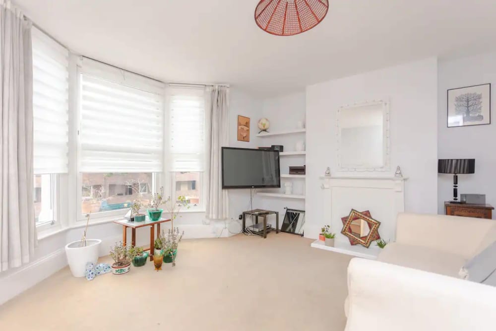 Cheerful 1 Bedroom Apartment in Vibrant Maida Vale