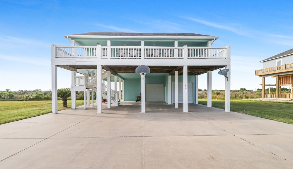 Out Of The Blue 5 Bedroom Home by RedAwning