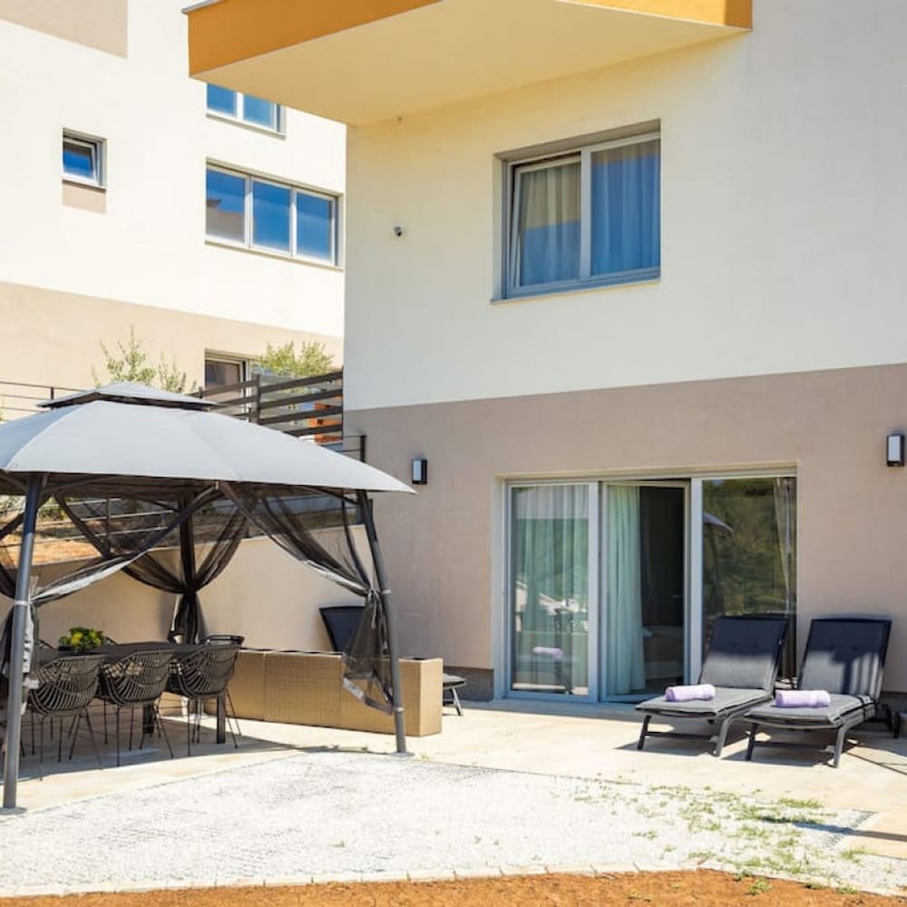 Villa Lavanda - Seaside Luxury Villa for 8 Guests