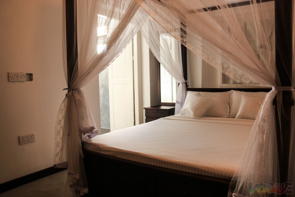 Villa White Dome view 3
