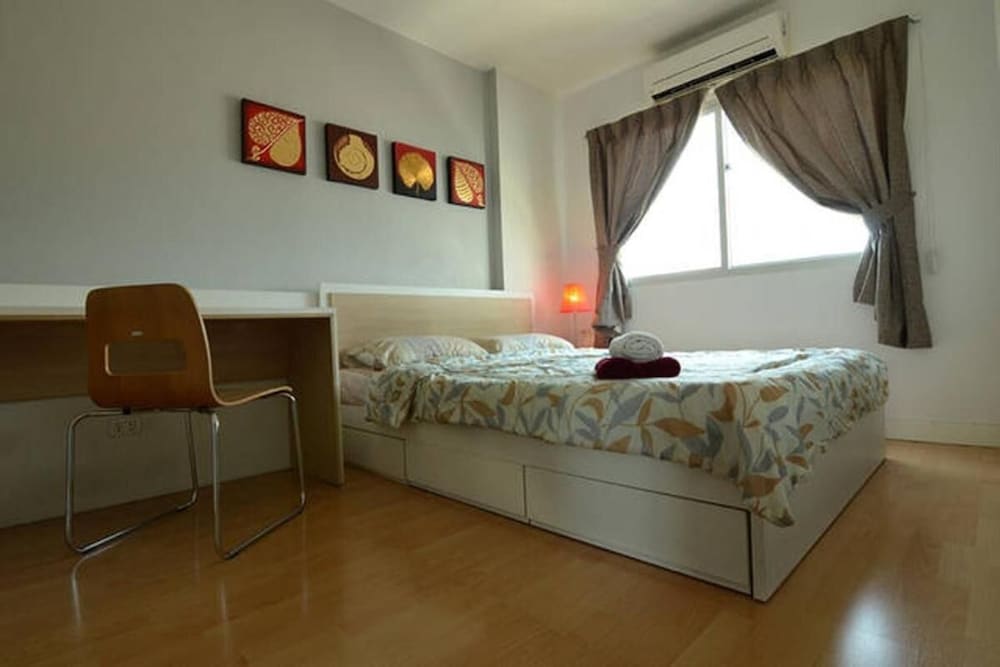 1BR Condo 5 Min to BTS 1000mbps Fiber Wi-fi Great Location