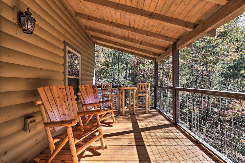 Pigeon Forge Cabin w/ Hot Tub: 1 Mi to Parkway view 3