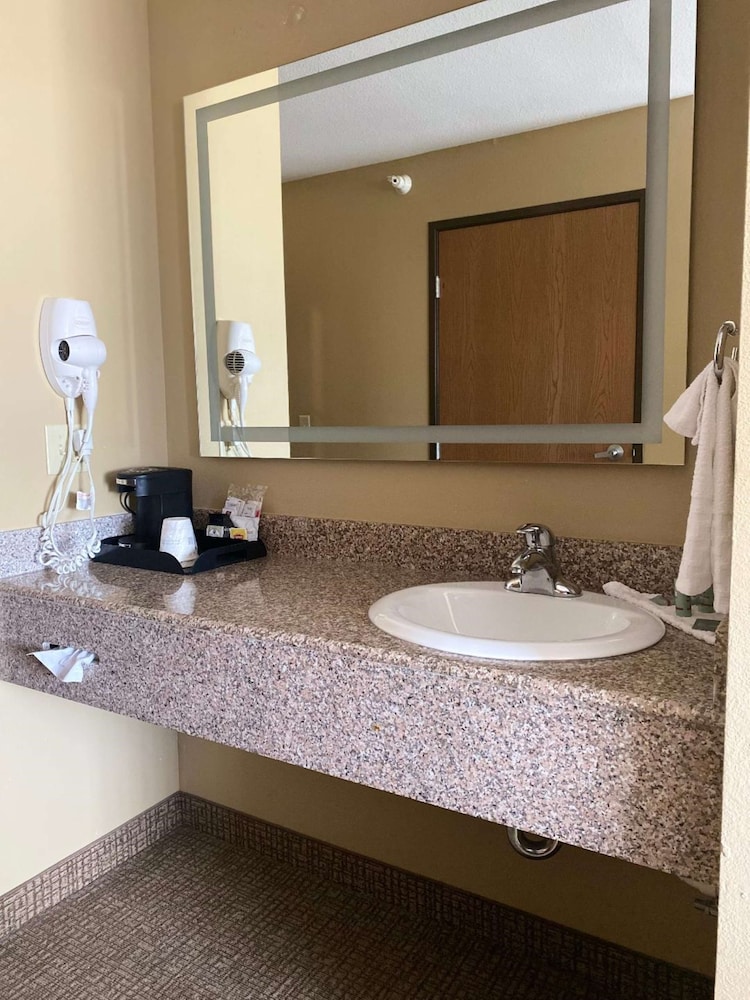 Emporia Vacations - Best Western Emporia Inn - Property Image 14