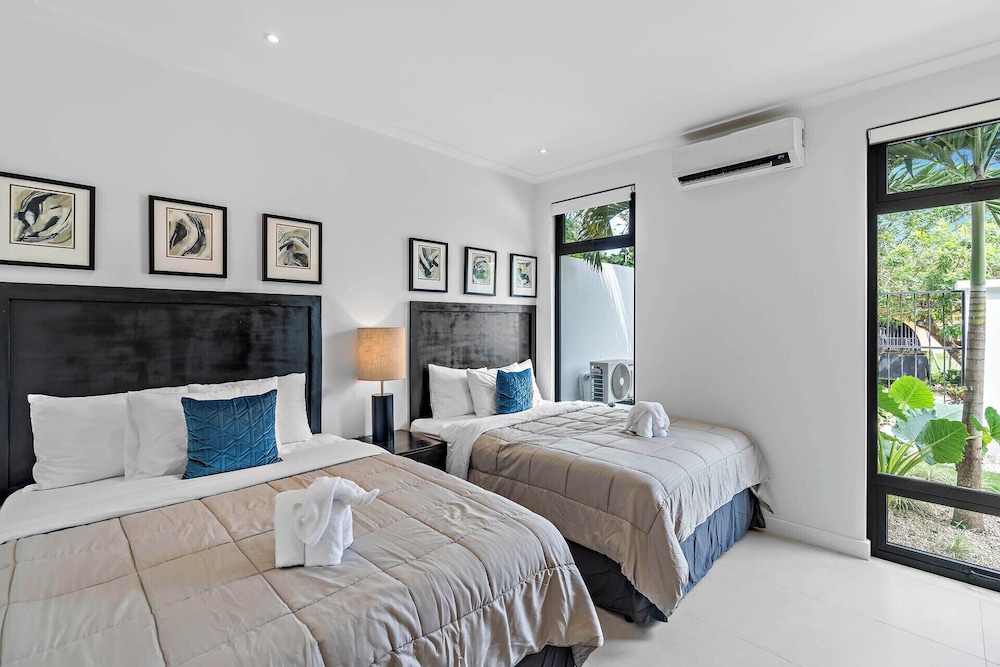Modern Garden Villa with Private Pool, Outdoor Kitchen & Separate Casita Near Playa Potrero