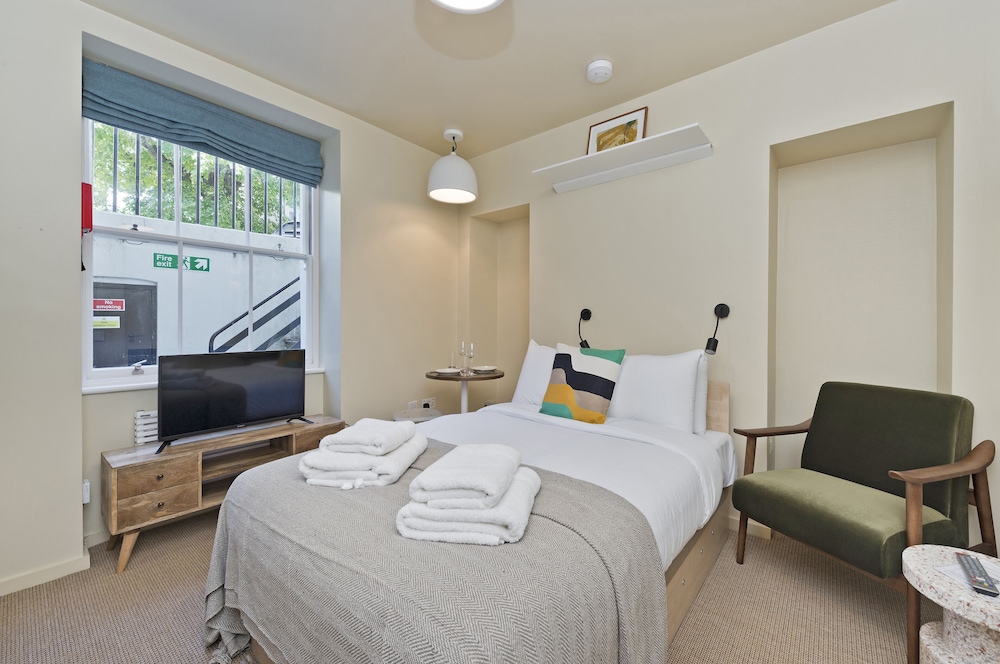 Delightful Lower Ground Studio in Leafy NW London