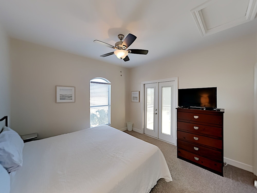 Changes In Latitude by Southern Vacation Rentals view 2