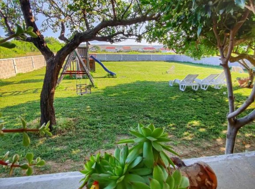 House Rose With Garden and Pool