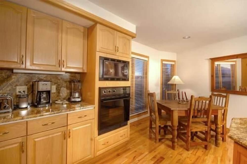 Heart of the Valley - Property Image 1