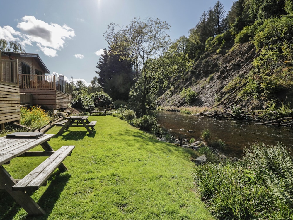 Riverside Cottage No 5