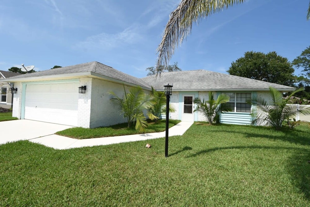 Hidden Oasis Spacious Home With Salt Water Heated Pool Hot Tub Fenced Yard Pets are Welcome