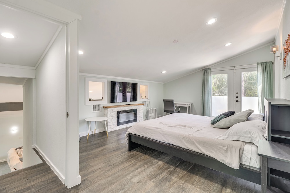 2 Mi to Lake Bastrop! Modern Lost Pines Retreat