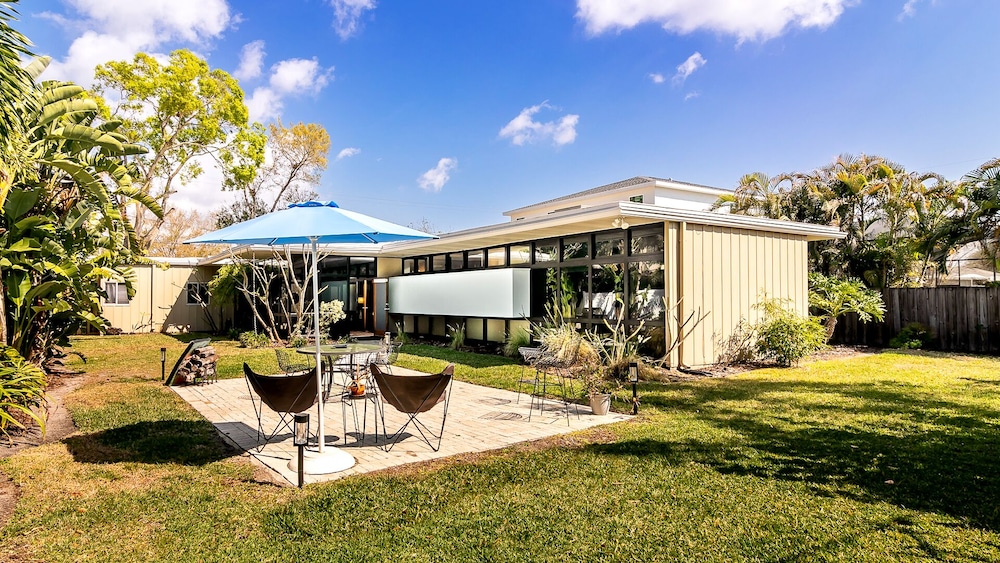 Mid Century Modern Weekly Winter Rates! - Image 4