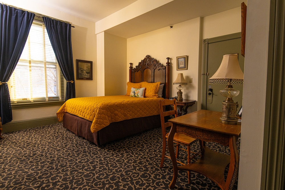 The Lafayette Inn
