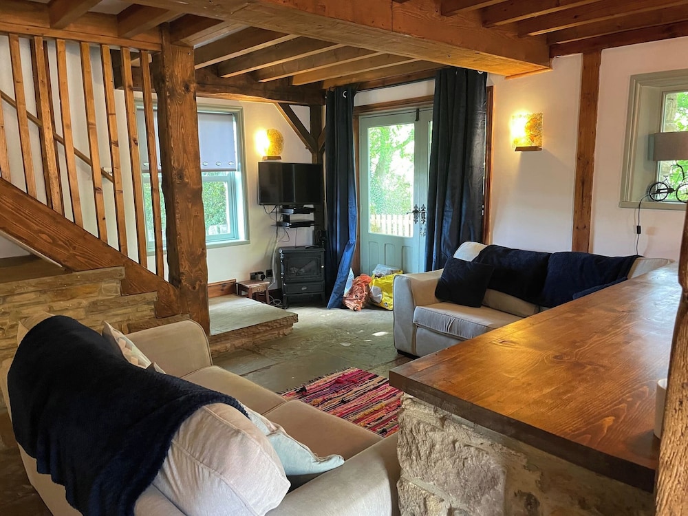 ๐ฟ Quaint Country Cottage With Valley Views, Dog-friendly & Horse-friendly