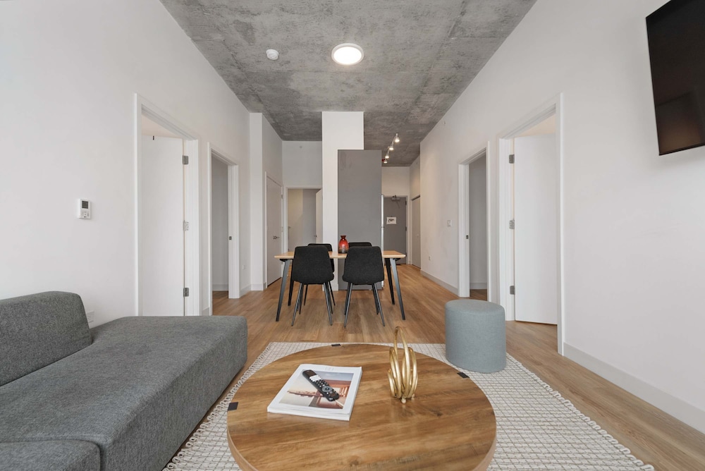 The Nova 4BR Family Friendly Near Lincoln Park
