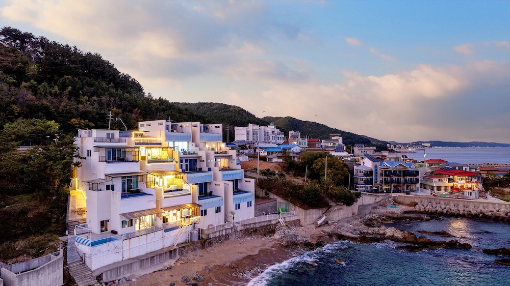 Yeongdeok Searest Poolvilla