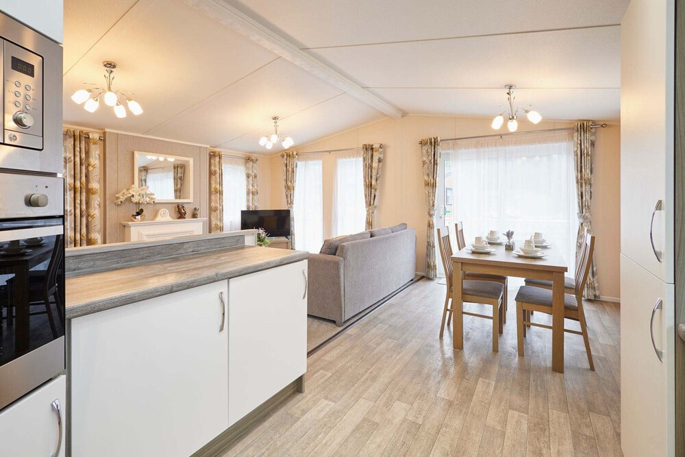 Host Stay Woodpecker Lodge