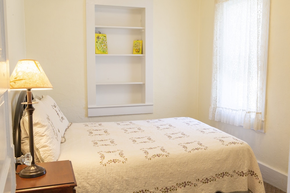 The Chimney Rock Inn & Cottages