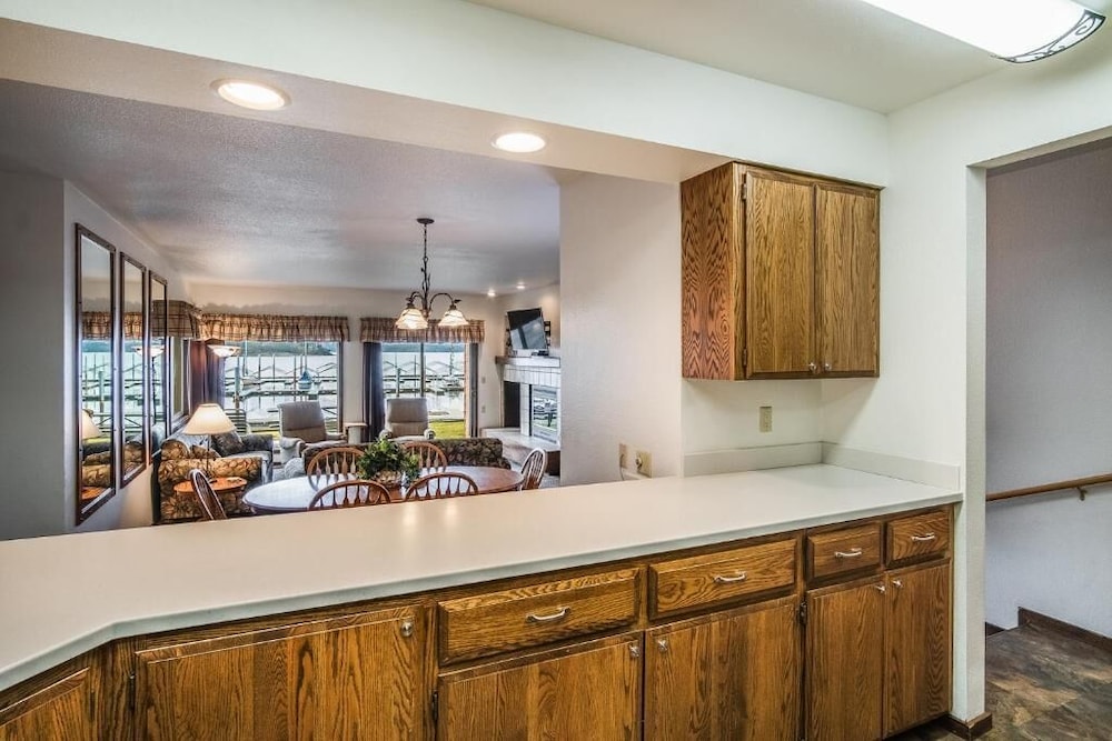 Pend Oreille Shores Resort