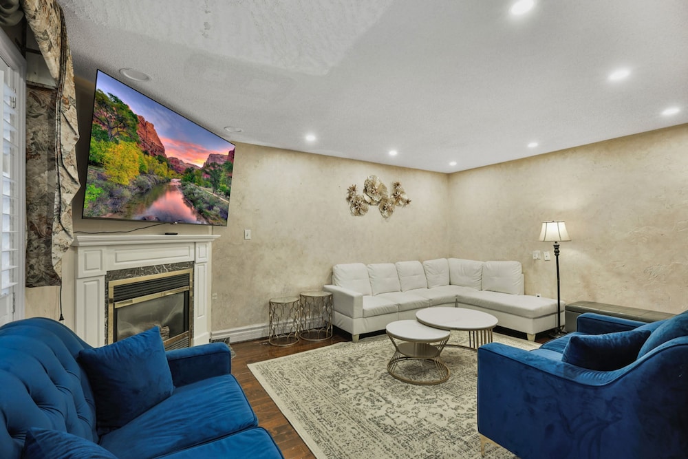 Mississauga Retreat Your Spacious 5-bedroom Home