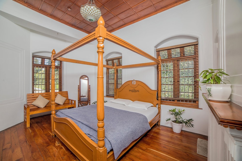 Savithri  Bungalow By XploreIndo