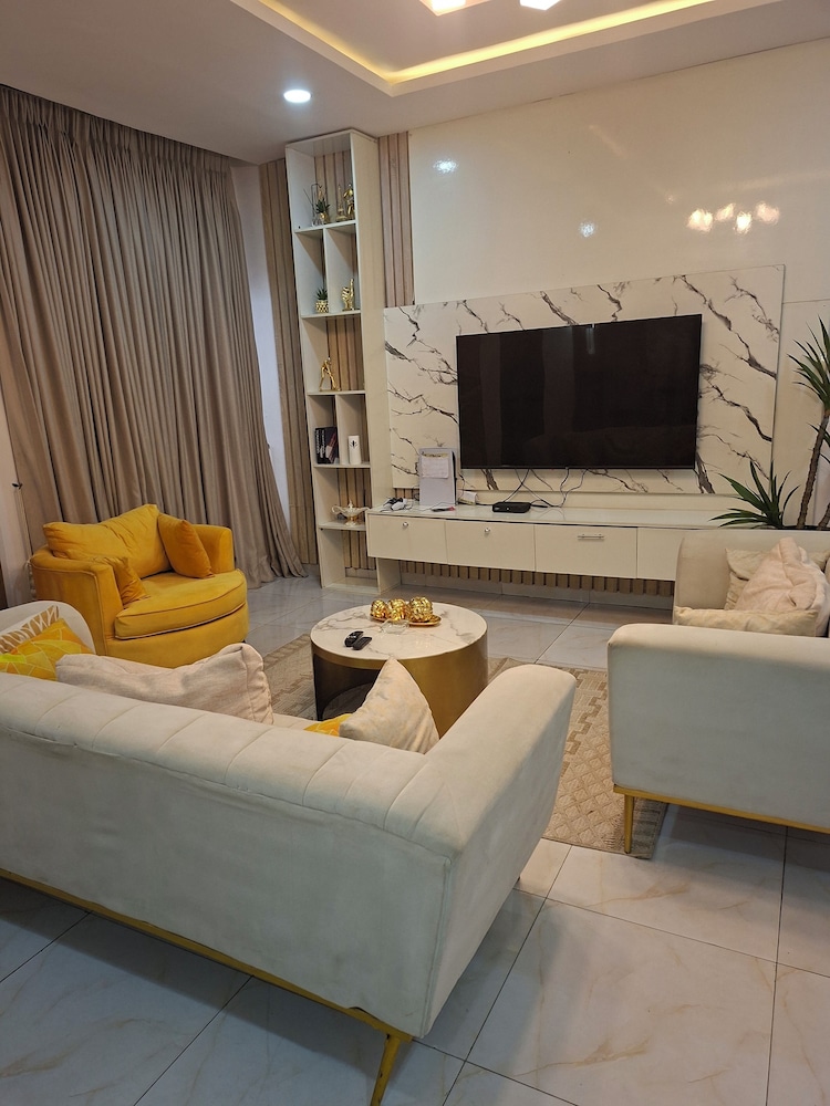 FLAT B2 christue apartment estate