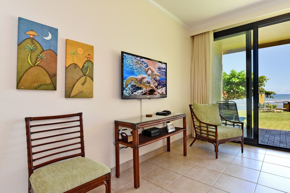 Kaanapali Shores #160 2 Bedroom Condo by RedAwning