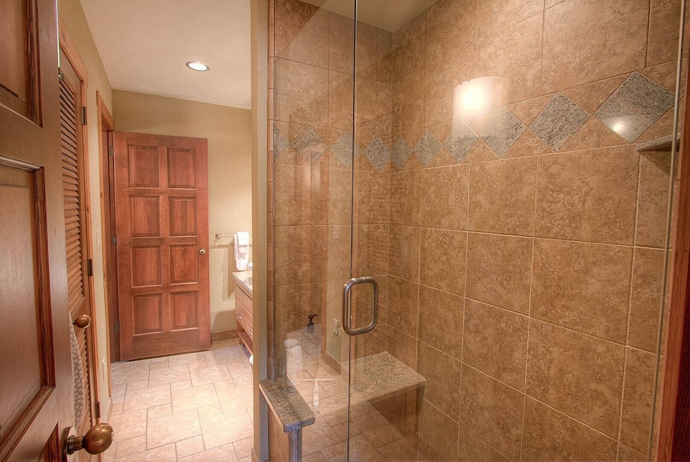 Lake Tahoe Vacations - Third Creek Comfort 2 Bedroom Townhouse by RedAwning - Property Image 3
