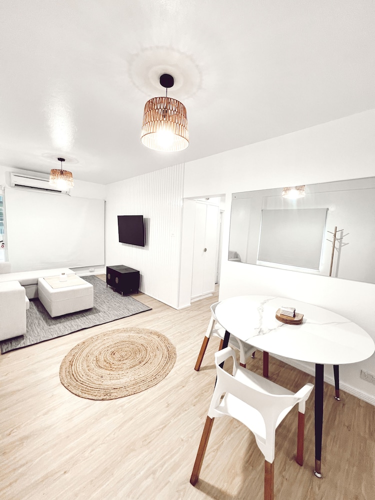 Gladstone Apartments - view 5