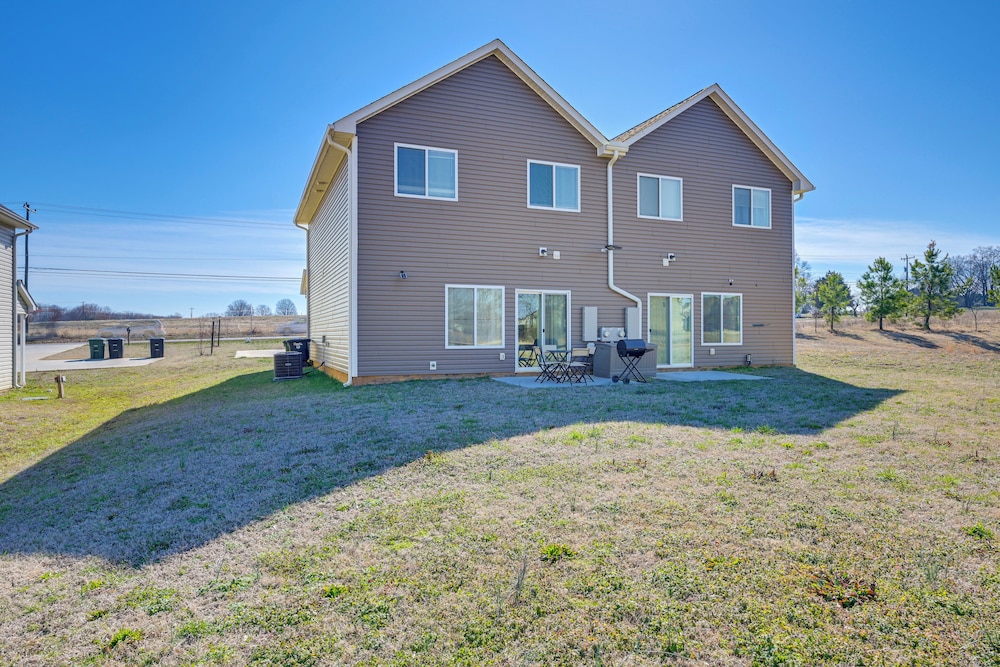 5 Mi to Charlotte Motor Speedway: Cozy Townhome