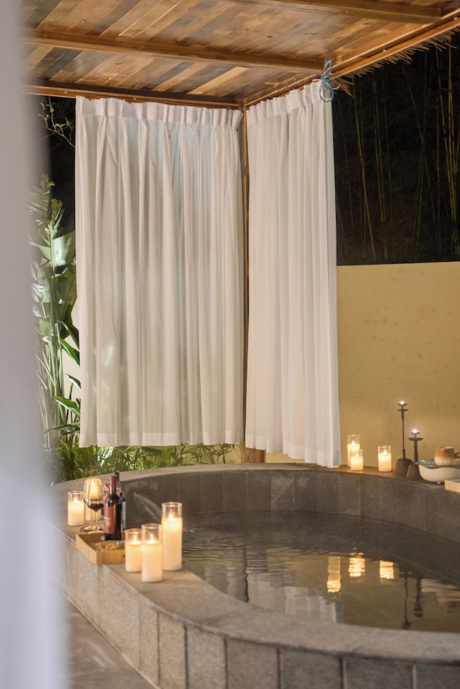 Miyue Shenzhen Tianlu Secret Wild Wizard Holiday Hotel