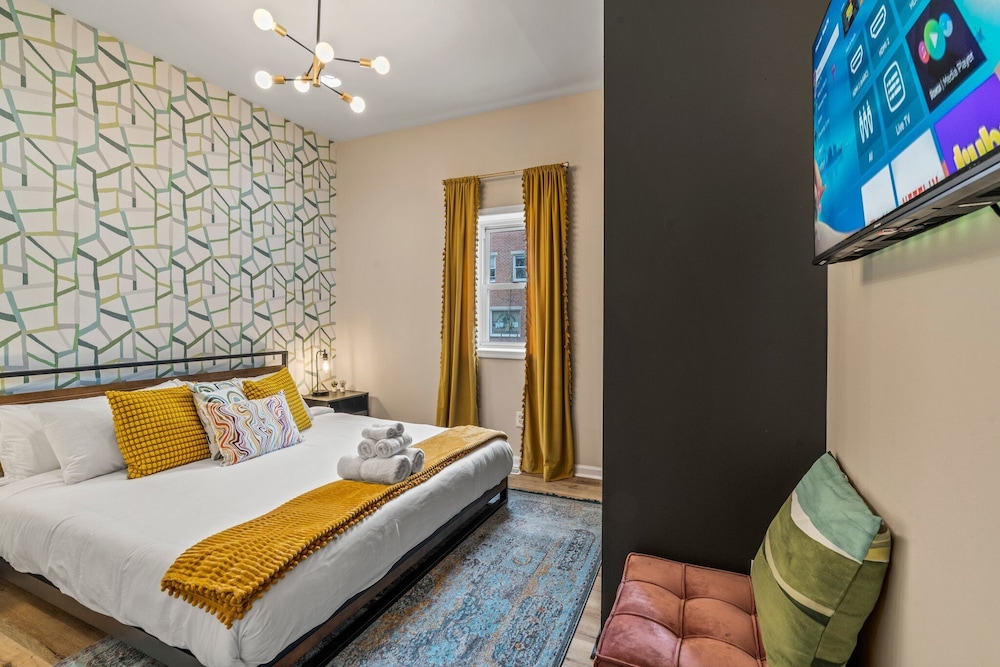 Old City 2 BR Near Historic Sites
