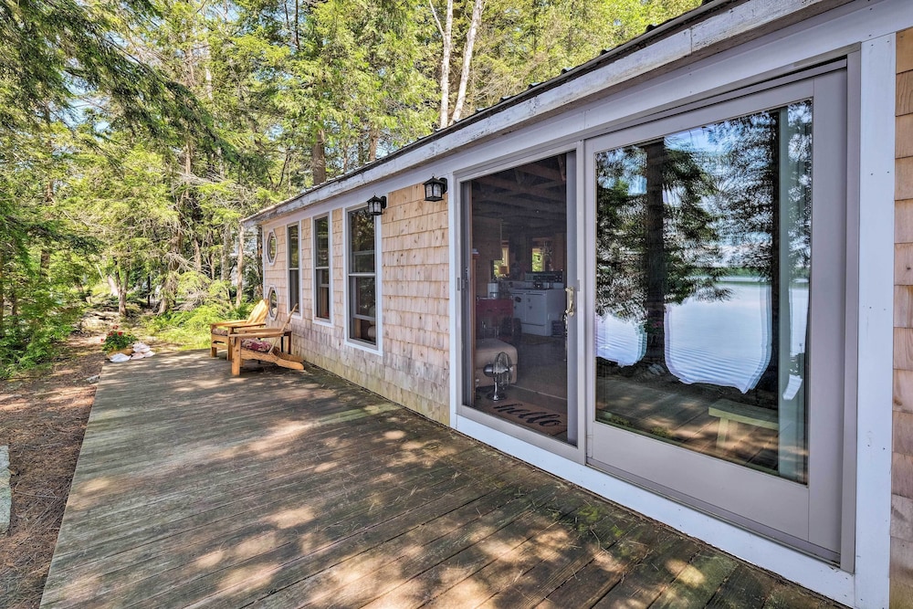 Cozy Lakefront Madison Cabin w/ Dock & Kayaks
