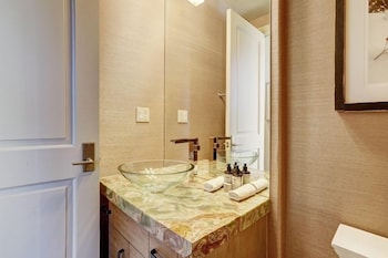Luxury Mountain-Side Penthouse with Stunning Views! by RedAwning view 5