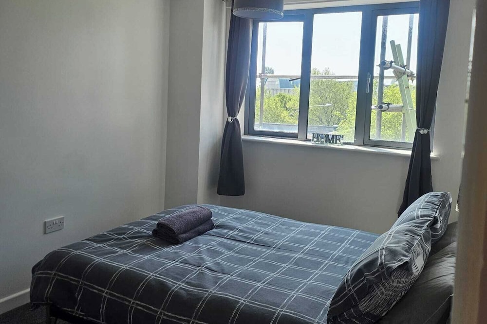 2 Bed Appt - City Centre - Private Balcony