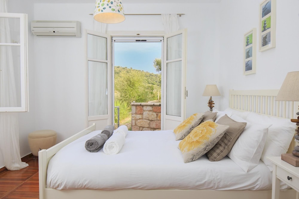 Neritos House in Vathy view 5