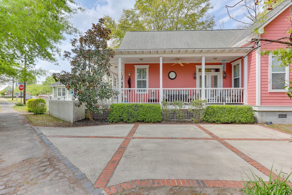 Charming Wilmington Cottage - Walk to Downtown! view 4