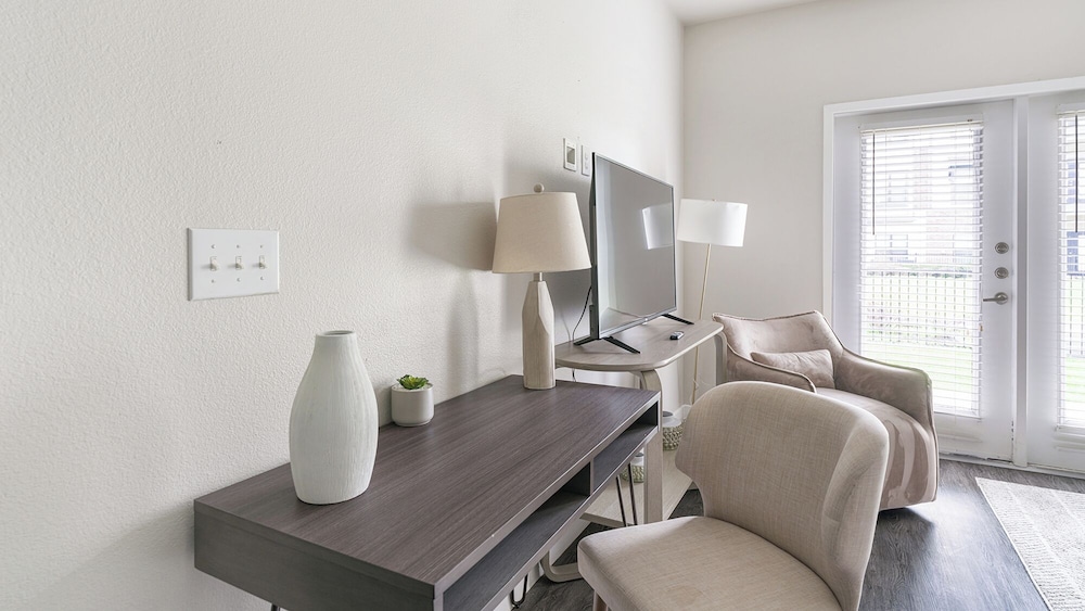 Landing Apartments - Grand Harbor