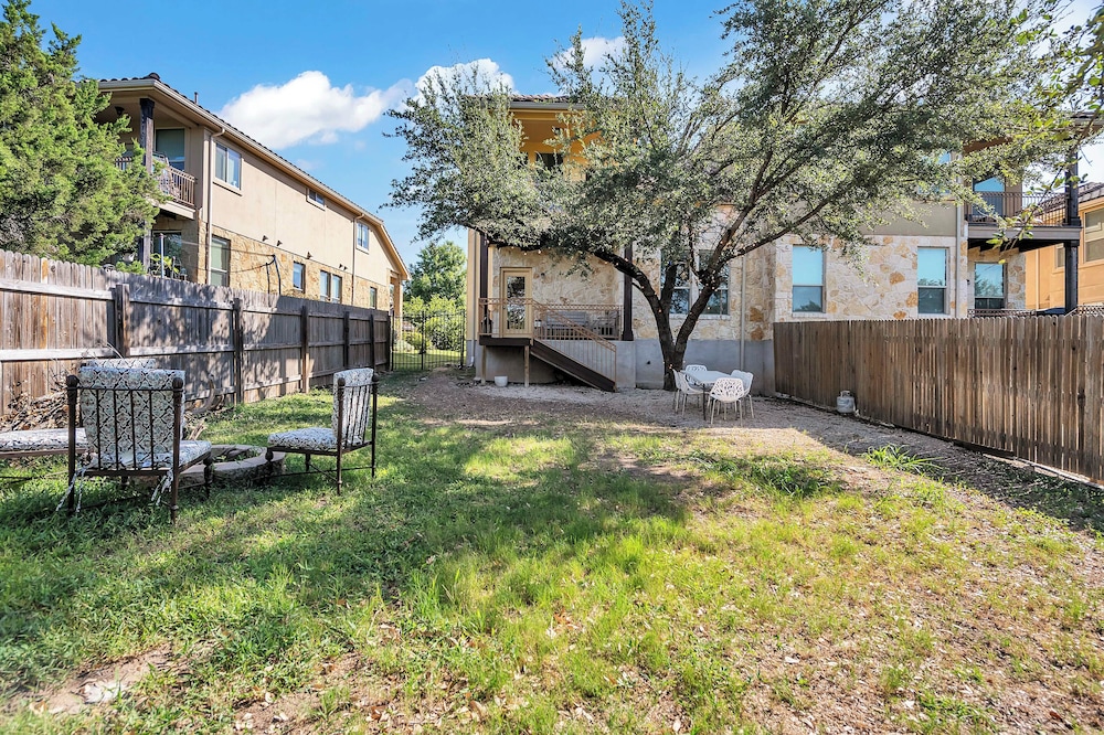 5 Mi to Lake Travis: Pet-friendly Home w/ Yard!