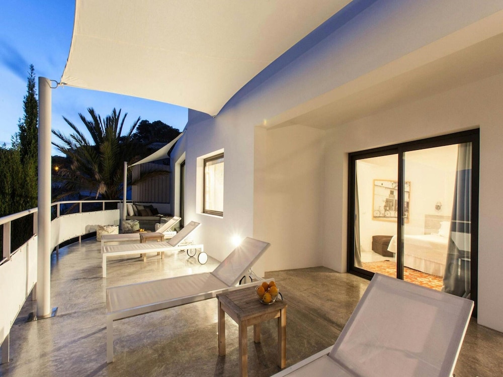 Holiday Home With Private Jacuzzi