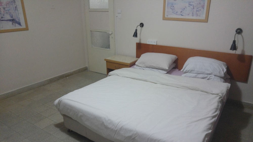 Marom Ziv Center - Newe Shaanan