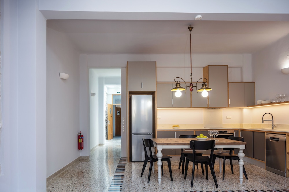 stylish apt up to 4 in Rethymno