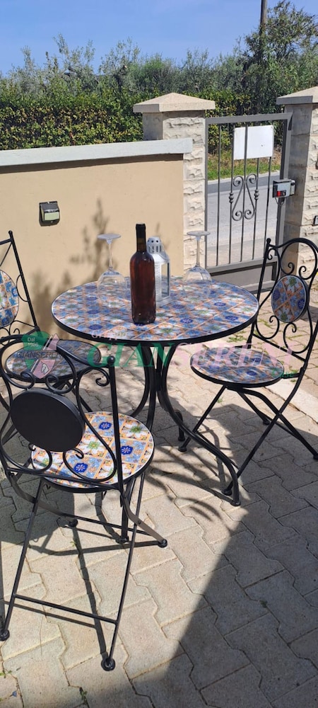 Two-room Apartment Sleeps 4 IN THE SAN Bartolo Area-rif Sabri