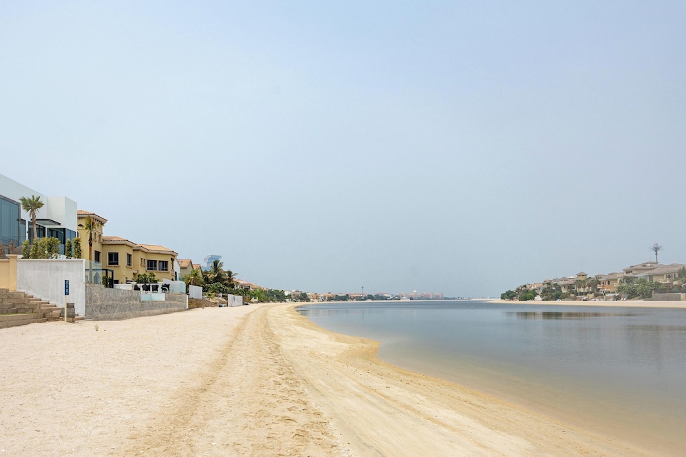 Private Palm Villa - Mint Stay