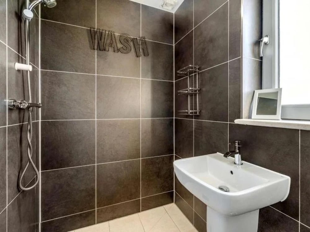 Sleeps 10 - Hot tub - Pool Table - Play Park