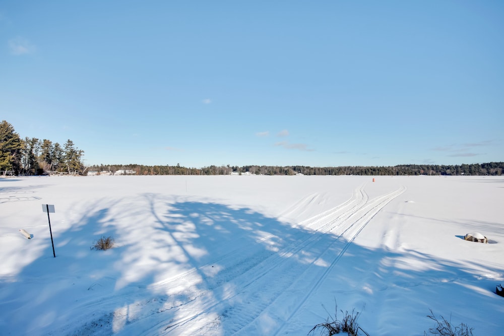 5 Mi to Sno-eagles Trails: Lakefront Getaway!
