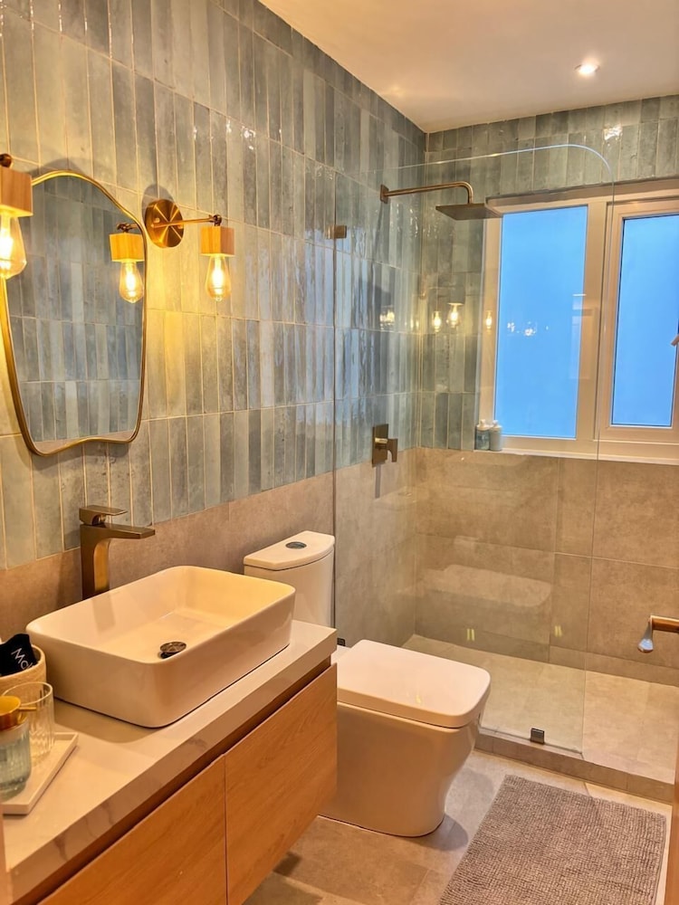 Bright & sweet unit in middle Polanco