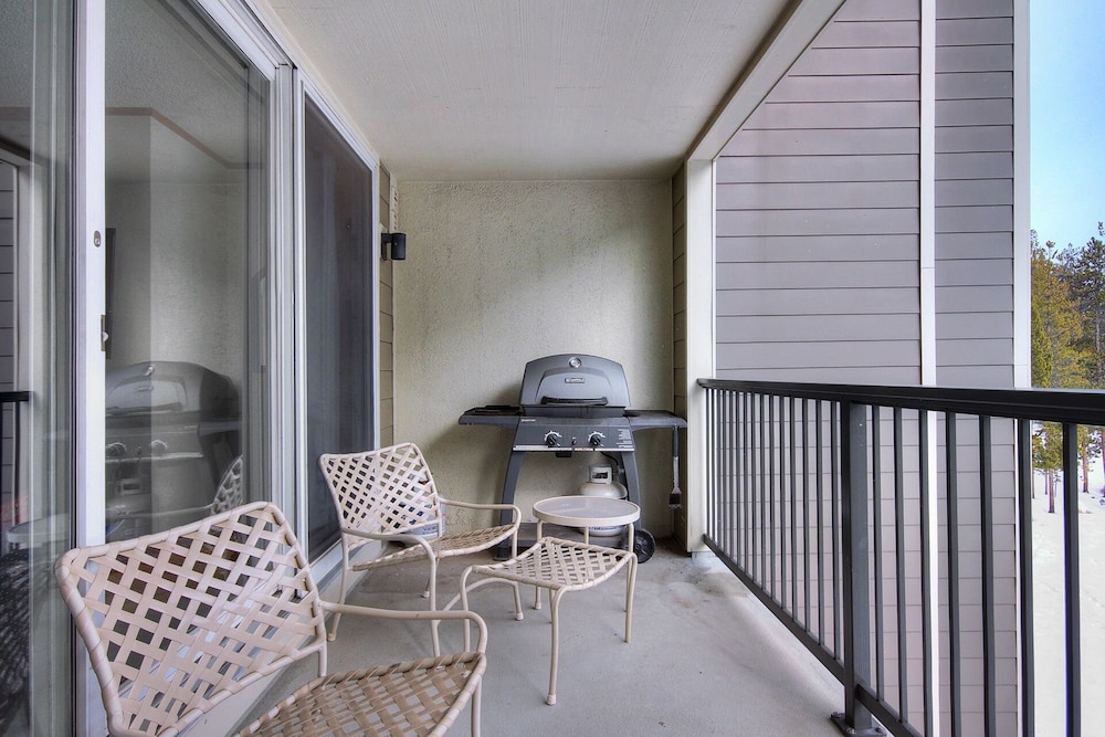 2092 The Pines