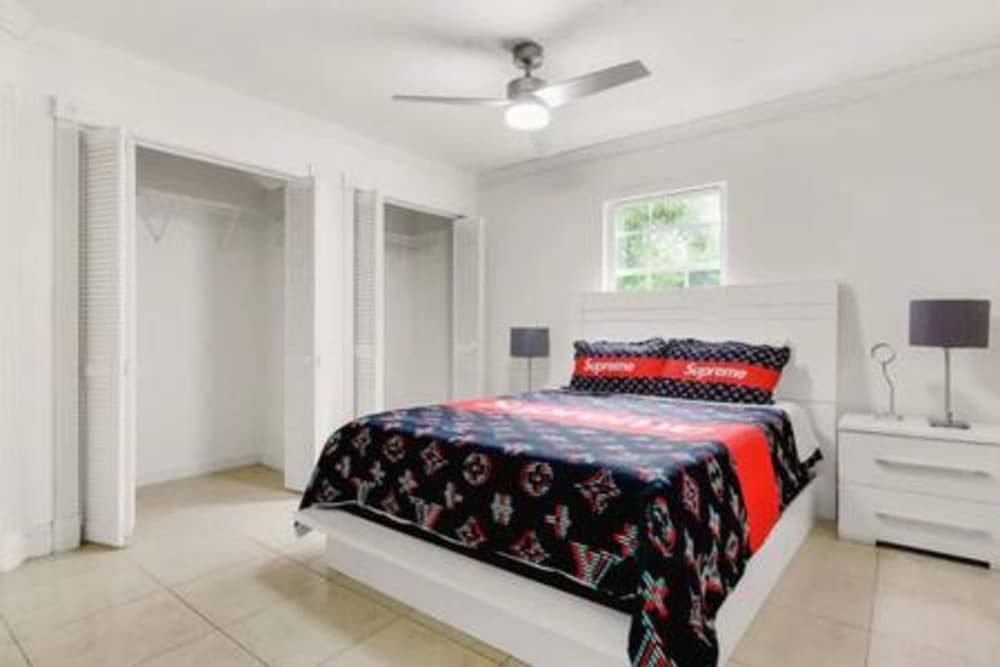 2710 Heated Pool 7 Beds 5 Baths Sleep 15 Park 4 Car