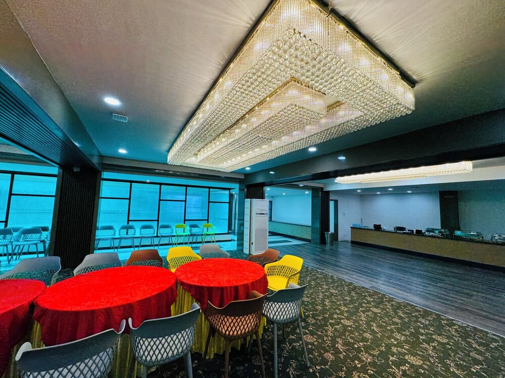 Col's Hotel Uphaar